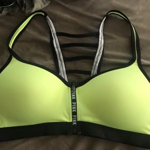 Pink VS sports bra 💚